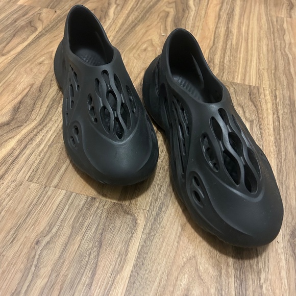 Foam Runners – Size [10] – Worn Once, Great Condition - Picture 1 of 1